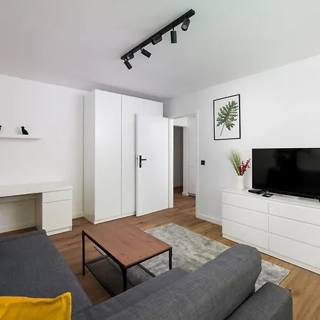 Metro Ksiecia Janusza Comfort Apartment *